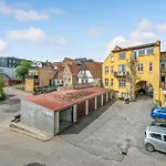 Two-bedroom In Apartamento *