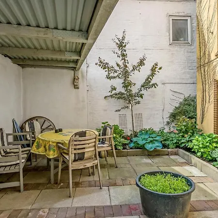 דירה Two-bedroom In